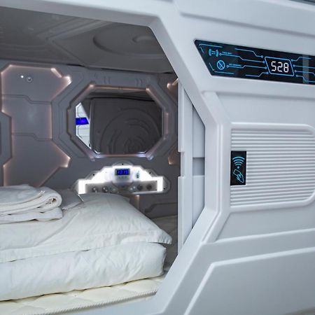 Kiwi Capsule Hotel Bangkok Esterno foto