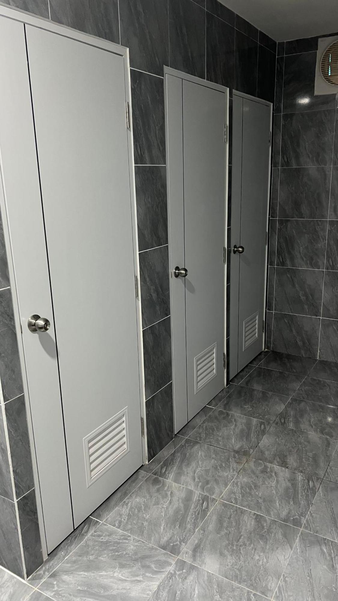 Kiwi Capsule Hotel Bangkok Esterno foto