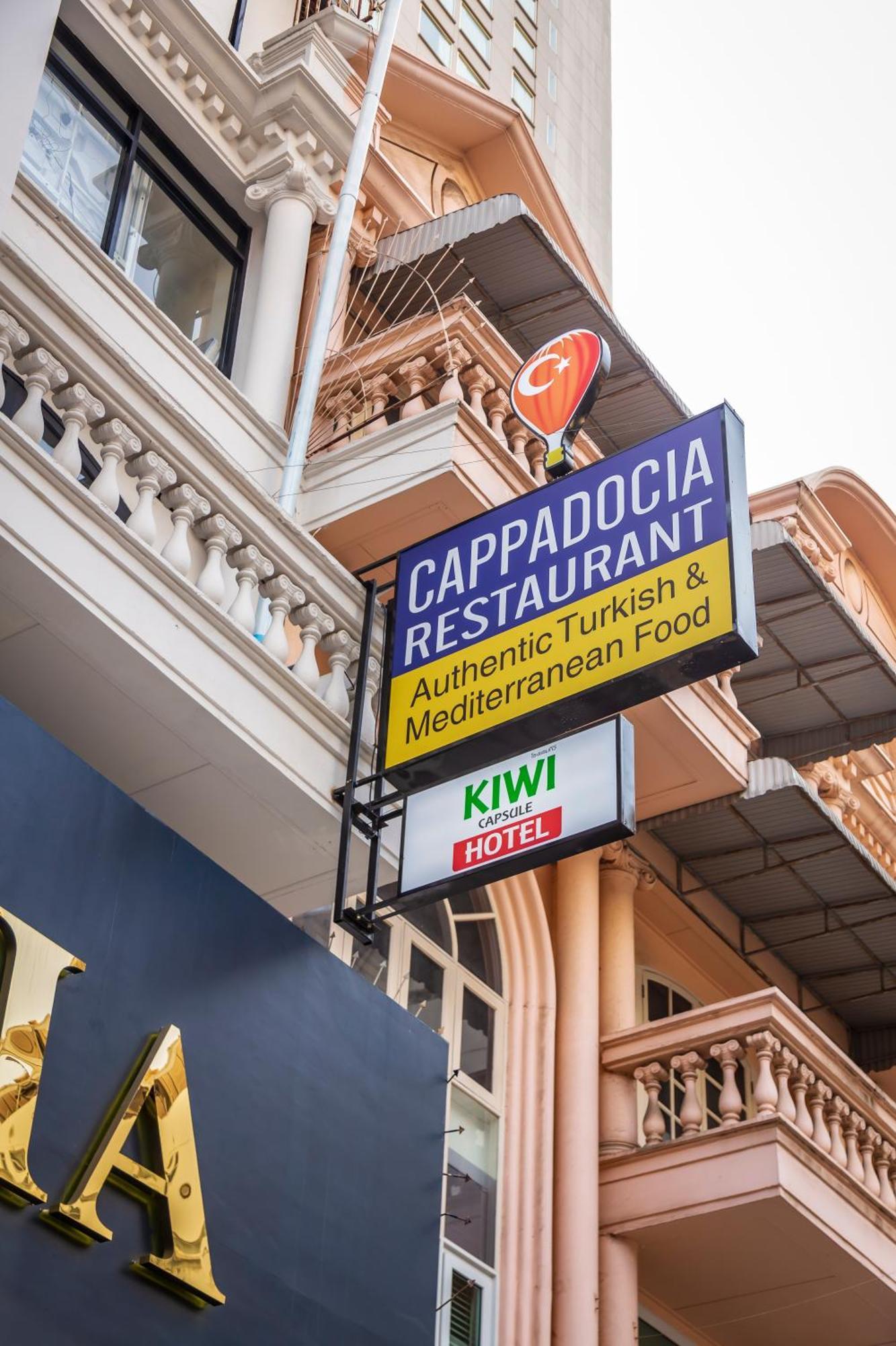 Kiwi Capsule Hotel Bangkok Esterno foto
